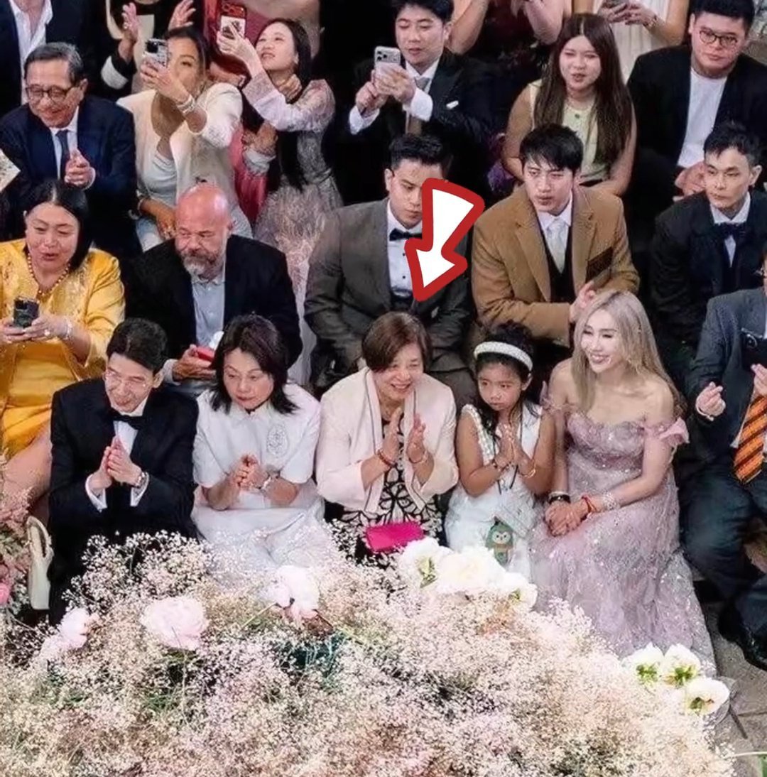 何猷君办婚礼保姆坐前排c位 好想去何猷君家做保姆何猷君婚礼保姆坐前排C位，不是家