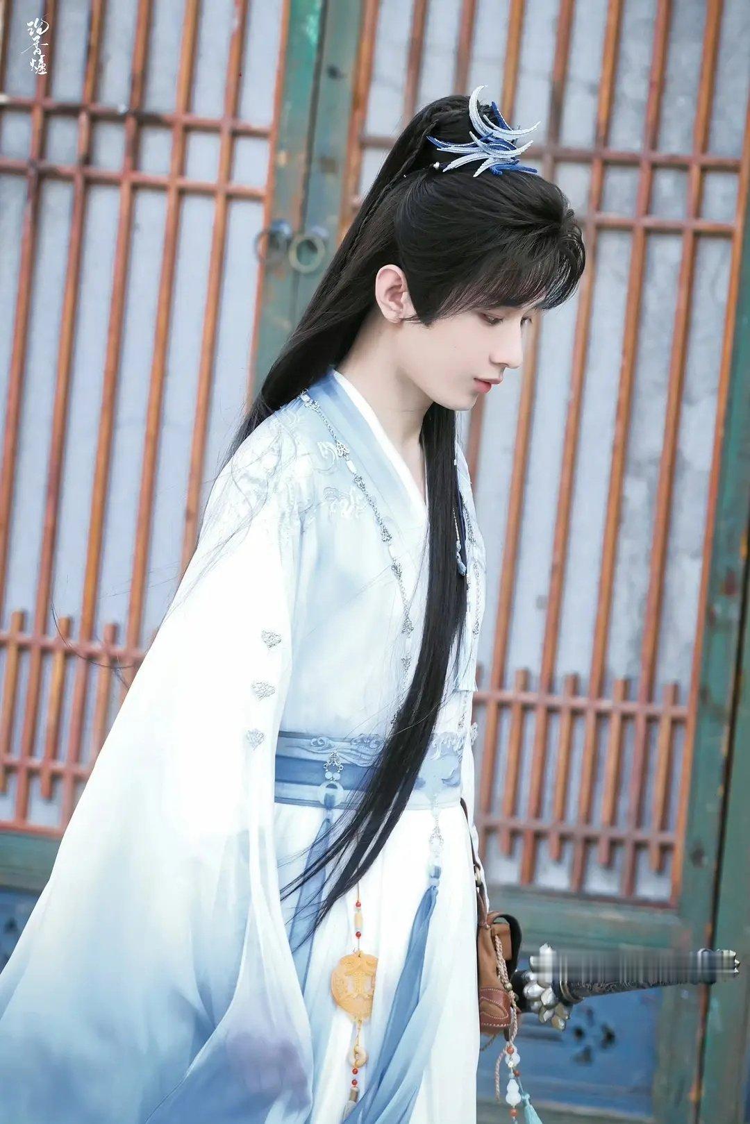 古装存货越多粉圈越活跃说的是不是成毅？ ​​​