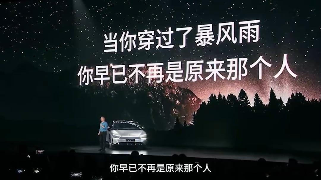 当你穿过了暴风雨，你早已不再是原来那个人[酷]小鹏P7+正是小鹏经历暴风雨后的新