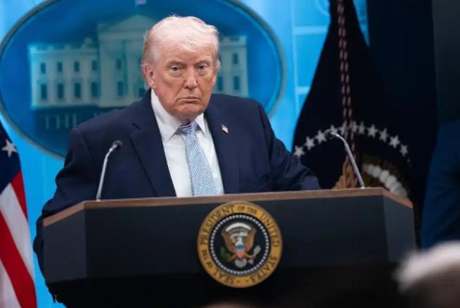 全网炸翻了！联合国不再惯着特朗普政府，直接正面硬刚，撂下一句狠话：只要敢动相关民