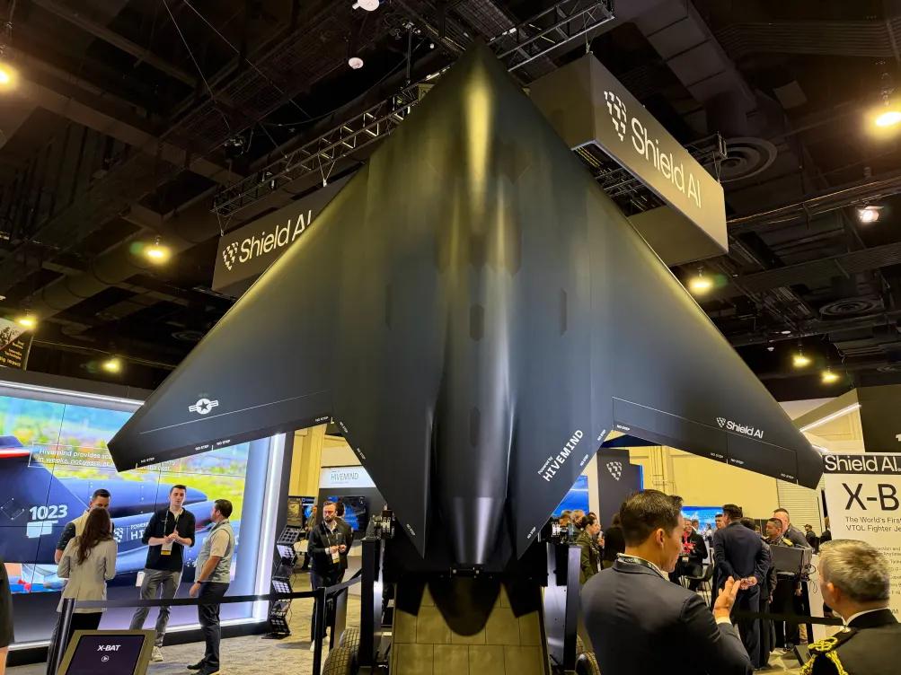 垂直起降+隐身轰炸，美军绝密无人战机曝光！造价仅五代机1/10！

据美战区网消