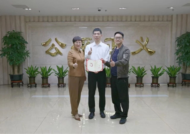 #广东青年检察干部跳灯塔勇救落水者#【广东青年检察干部跳下灯塔勇救落水女子！获赠