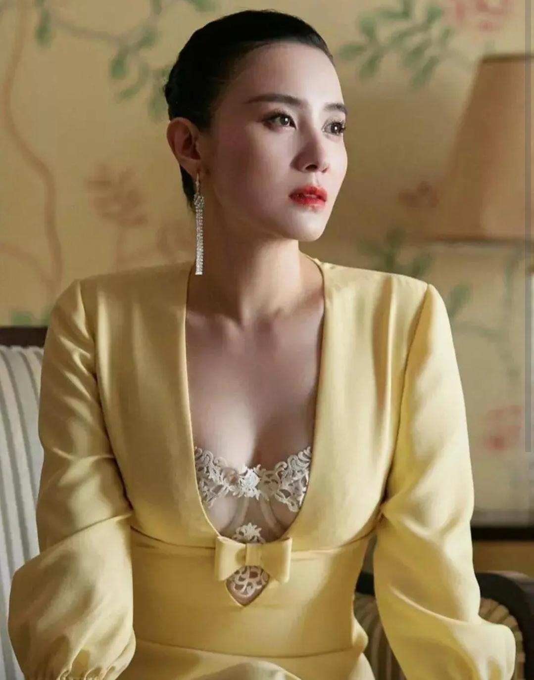 金鸡奖成了“照妖镜”，45岁宋佳拿奖后，破防人算是照明白了娱乐 明星