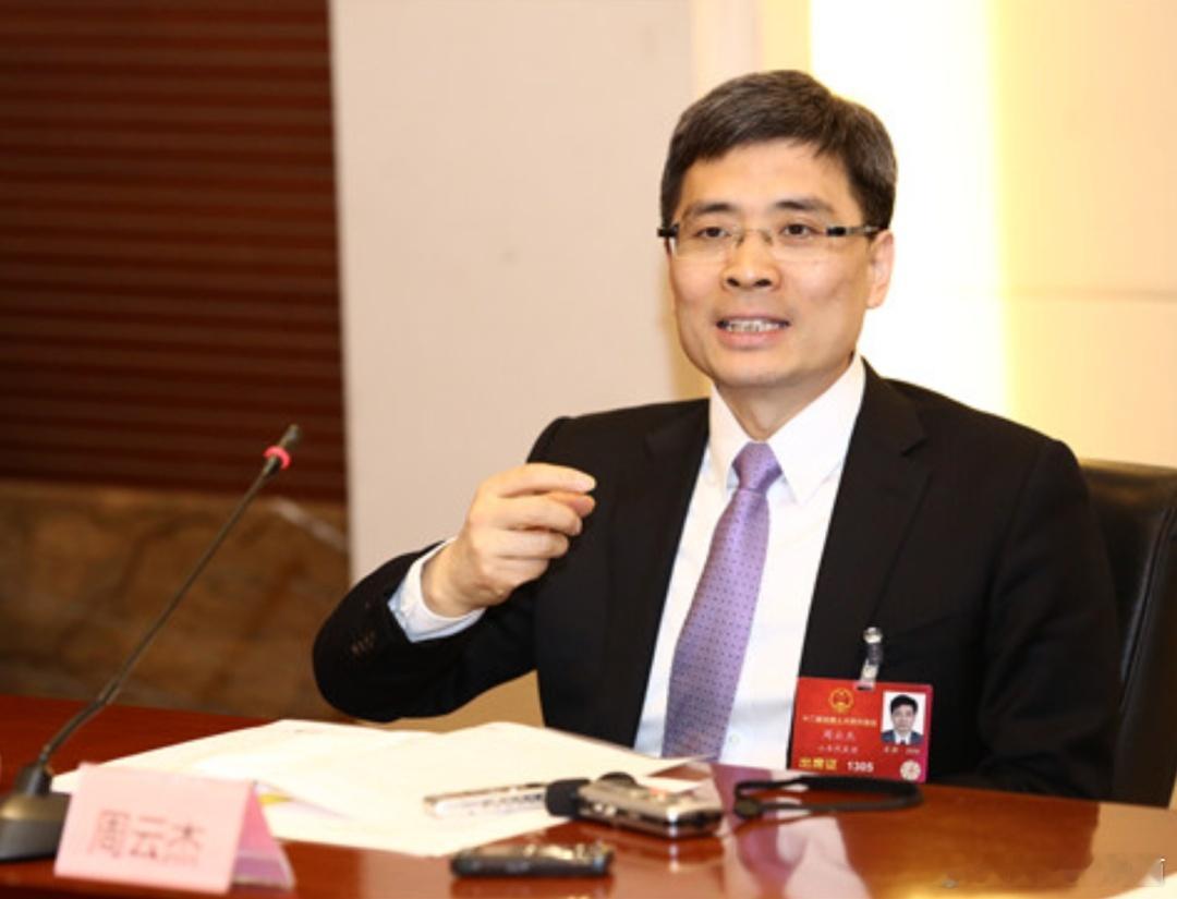 周总海尔兄弟胸针大家对海尔兄弟满是亲切评价，周总本人也亲和力十足。如此真诚的他，