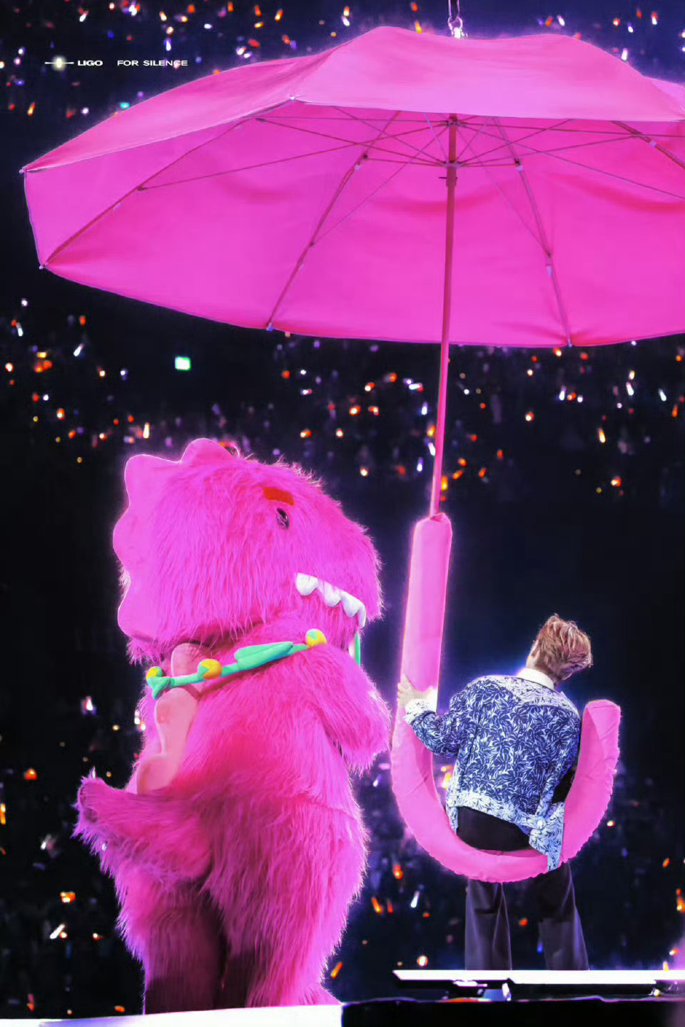 汪苏泷新歌粉旋风汪苏泷全新单曲《粉旋风》甜蜜上线！轻快旋律搭配温柔嗓音，满满粉色