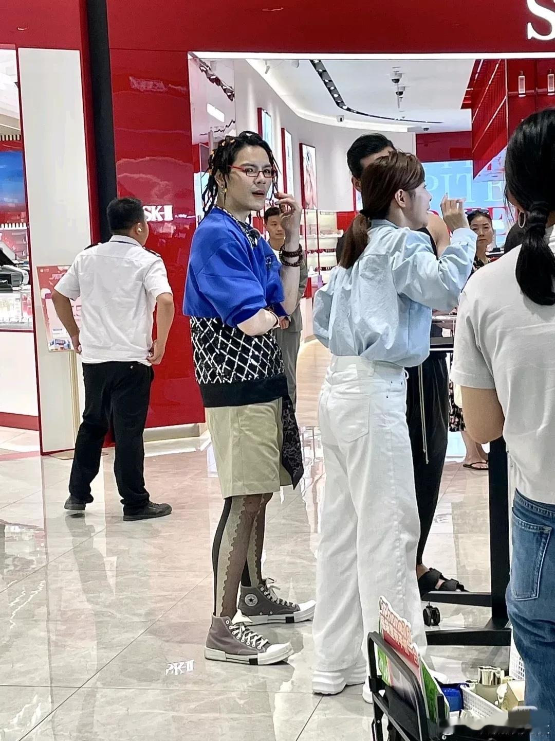 很怀疑向佐是不是完成了和郭碧婷结婚生子的任务，向太以后就不管他了… 