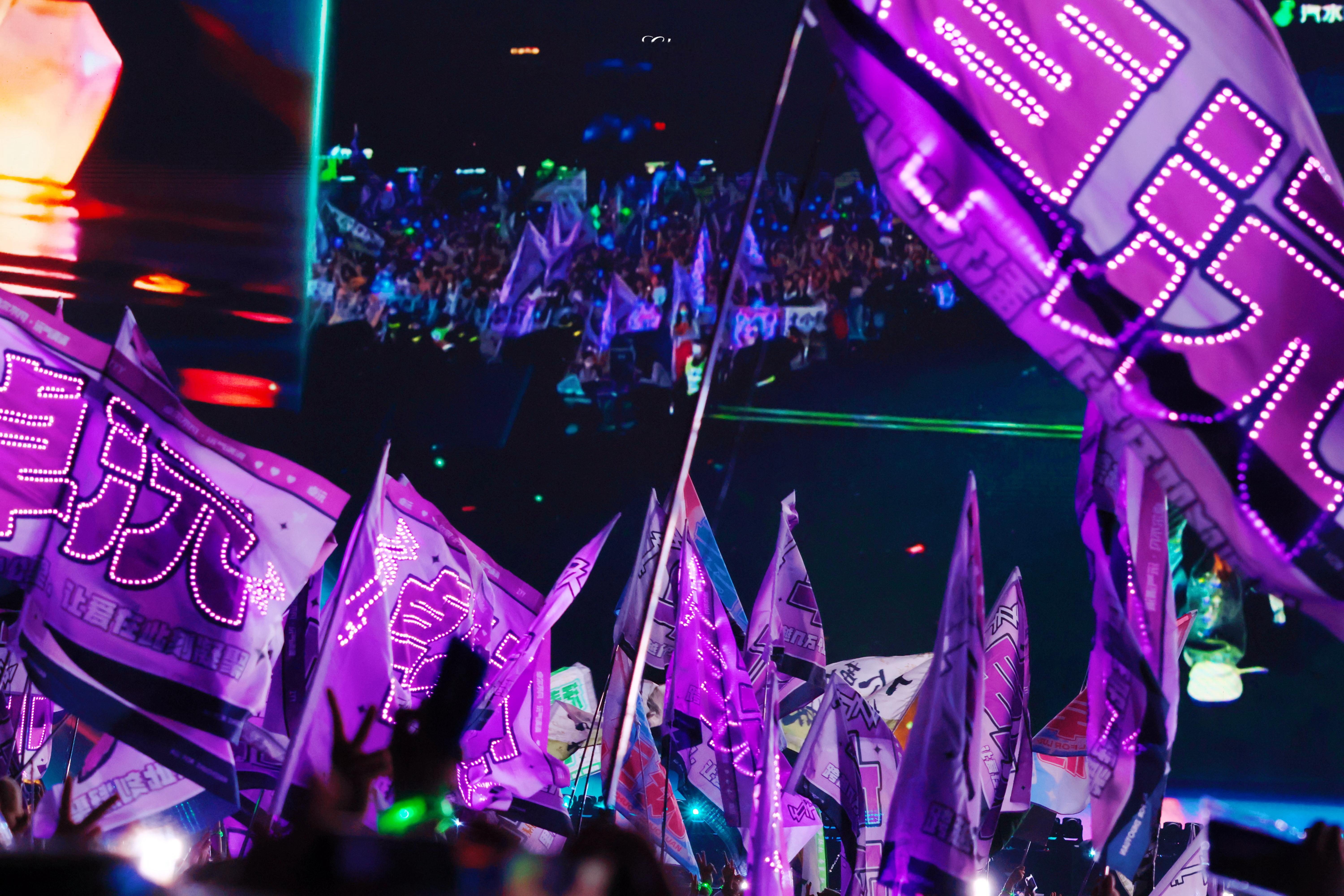 💜谢谢你的一直坚持和努力未来的日子里我们会陪着你走向更多的春夏秋冬未来还有更多