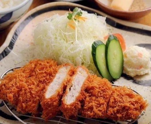为啥中国饮食没像日本韩国那样被西化呢？说白了，根子还是咱中国饮食自己够 “瓷实”