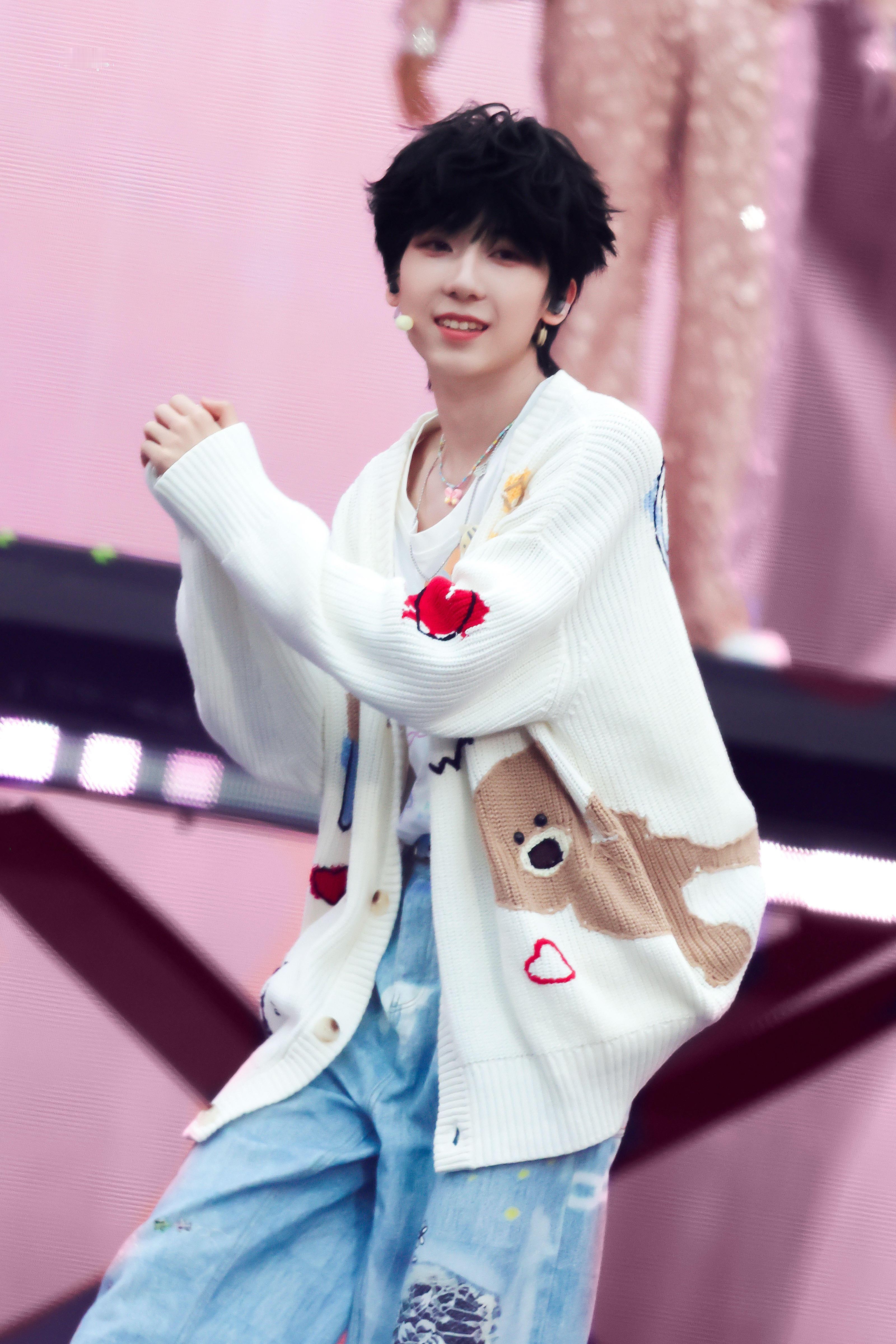 TF四代开机应援TF家族四代《我们的少年时代2》开机🈶王橹杰 张桂源 杨博文 