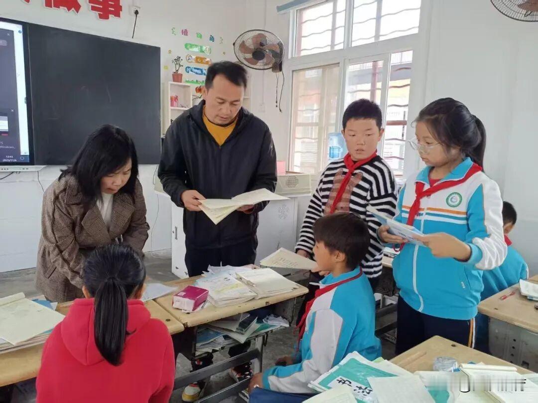 近日，洋县洋州街道办事处贯溪中心小学精心组织开展了“以笔为翼，筑梦成长”作业批阅