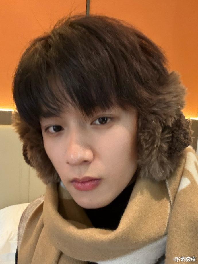 刘耀文张真源 马场邻居 要不说有默契呢，刘耀文和张真源在春晚大赏 的马场里都当上