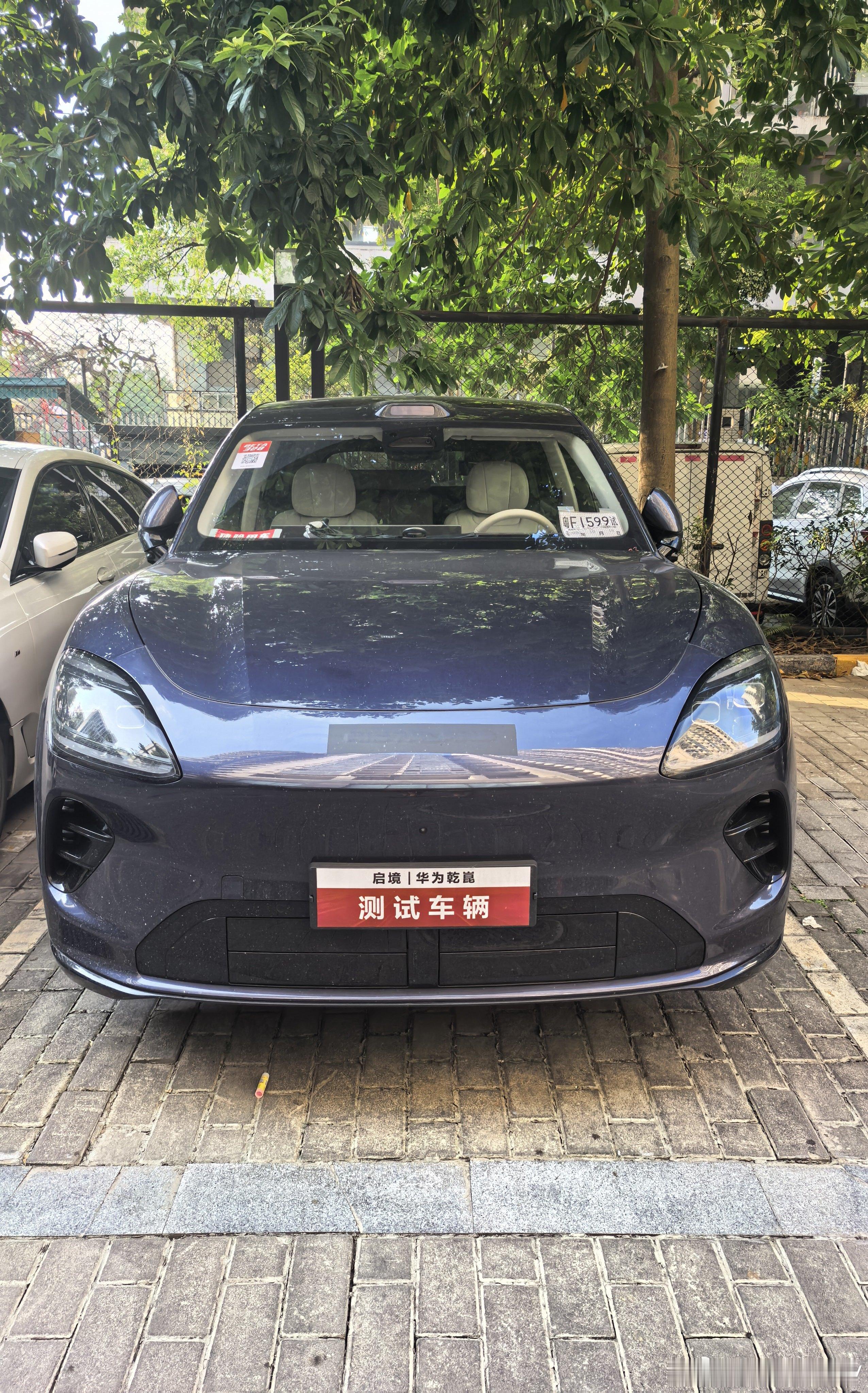 楼下看到启境第二款车新能源汽车 深圳