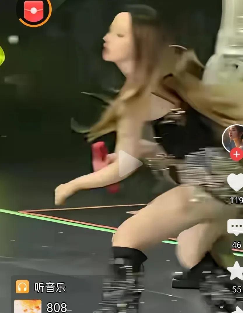 印象中她是以优美动听的歌声取胜的，如今竟频频亮出各种妖娆舞姿，是才华不够性感来凑