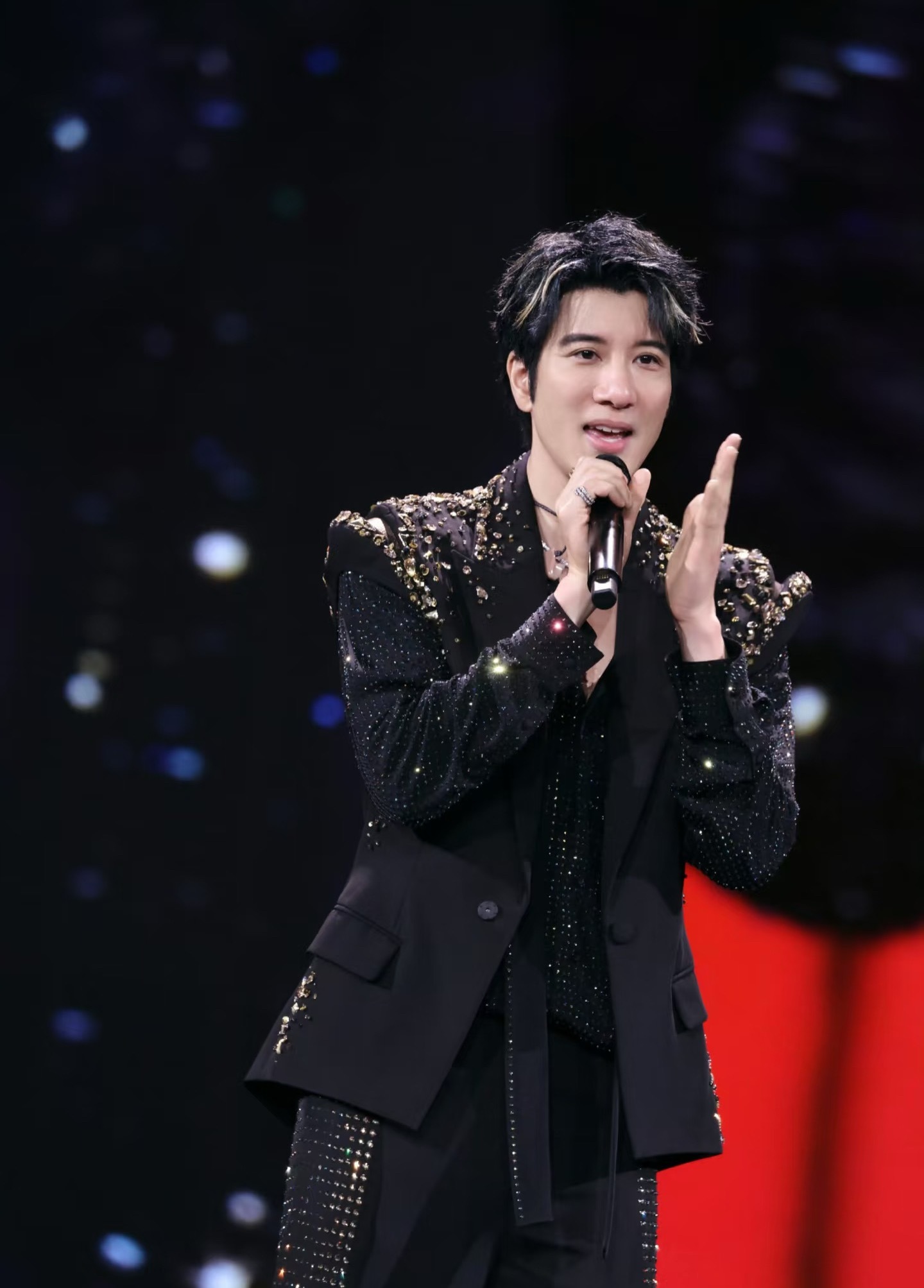 王力宏花期也太长了 小的时候王力宏就长这样，现在我都长大了他还长这样，还越来越帅