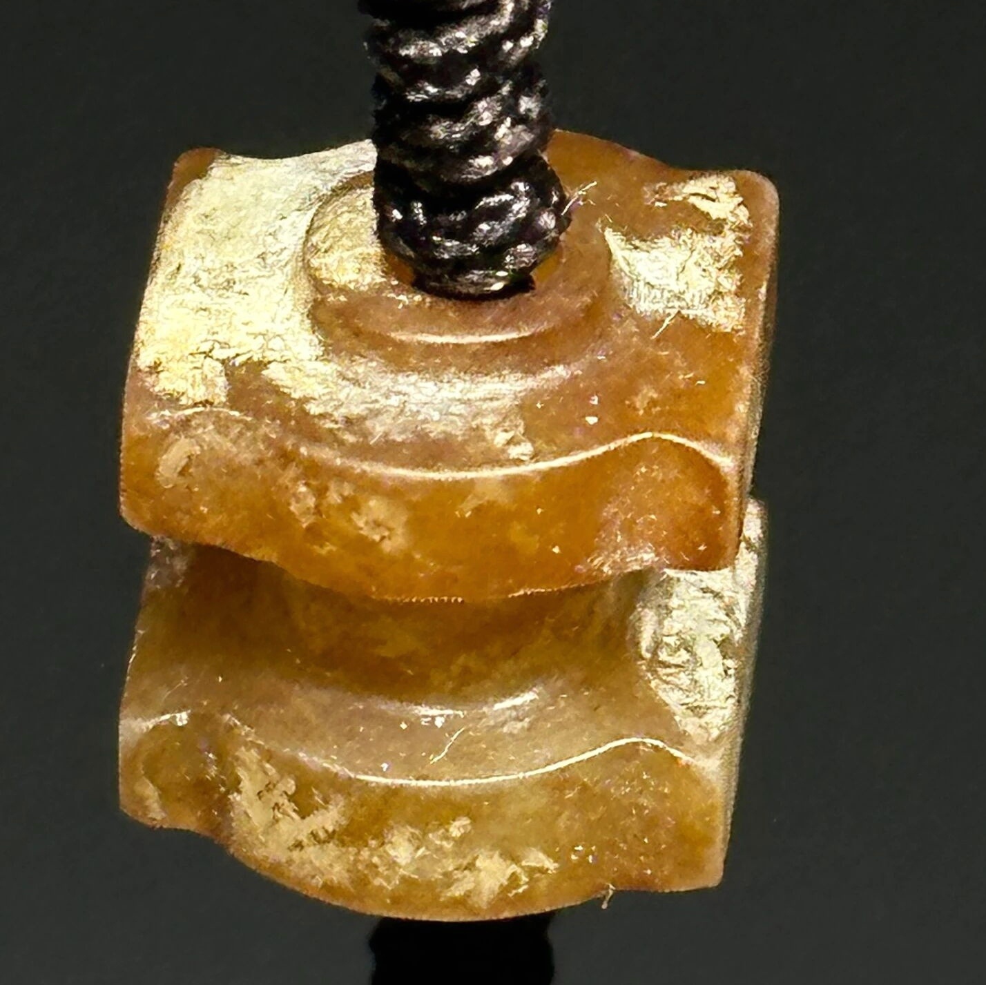 高古玉 汉代玉器，千姿百态，基本沁到位了，这类古代玉器，即使结构简单，一般情况下