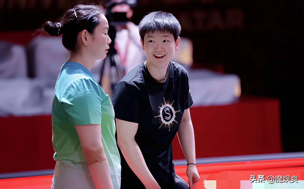 莎佳乓：
莎：这个签抽得好！
佳：万箭穿心被鱼虏了！
莎：给你打鱼好机会～
佳：