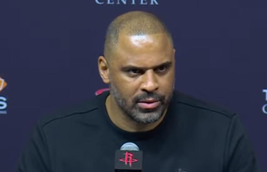 火箭球迷终于不再忍了，怒喷乌杜卡，你是不是AI，每次采访闭着眼睛都知道你要说什么