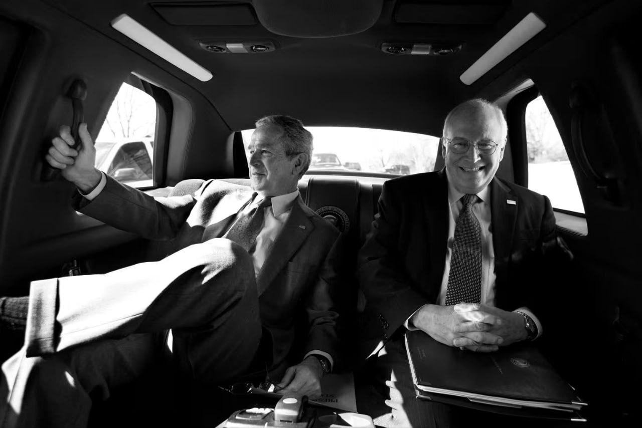 当地时间11月3日，美国前副总统迪克·切尼因肺炎和心血管疾病并发症去世，享年84