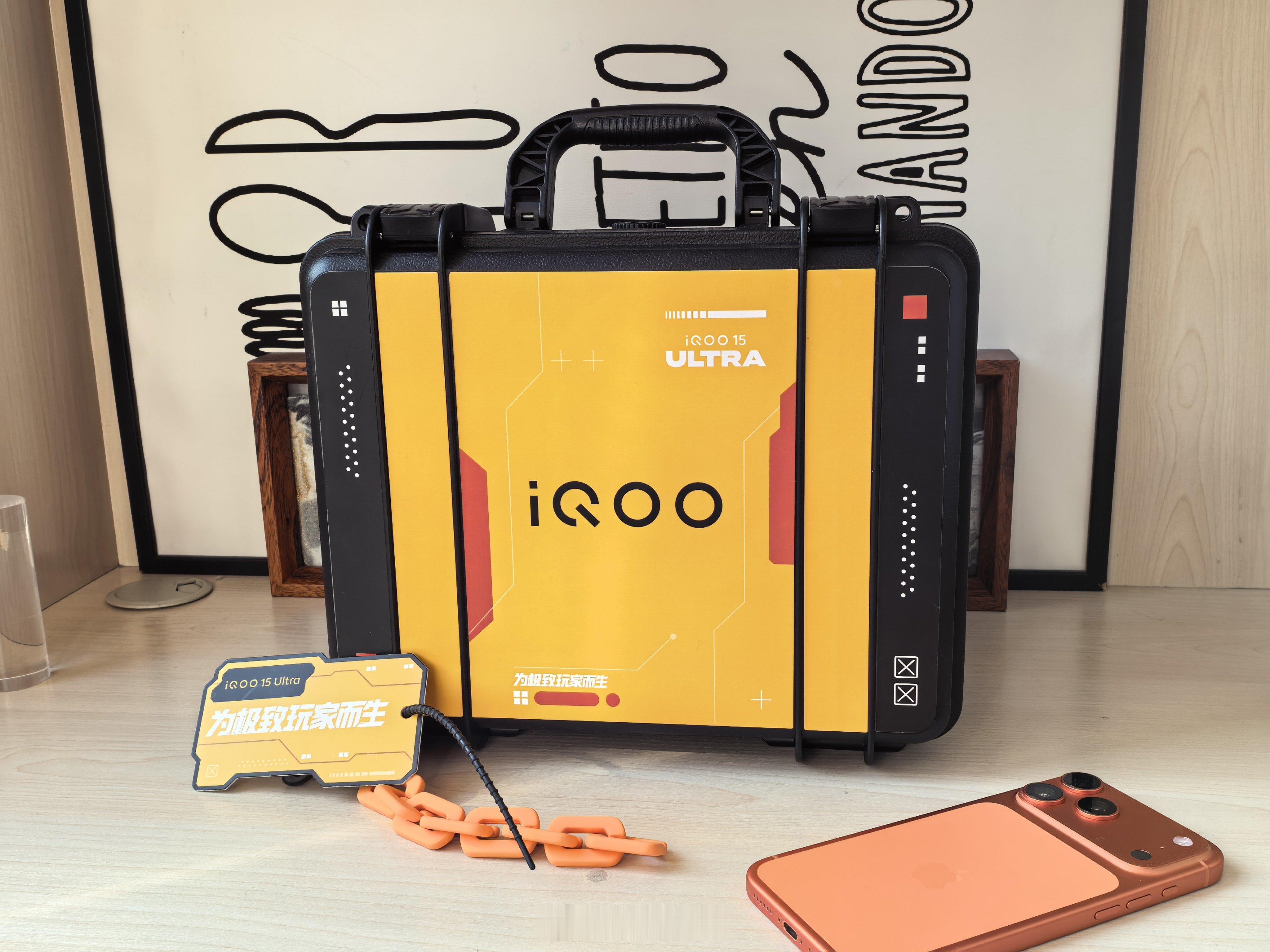 iQOO15ULTRA今晚发布，收到的邀请函：全套网络主播套装！ 