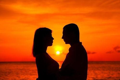 能否用一句话说出幸福是什么幸福就是：碗里有热饭，身边有爱人，兜里有余钱，心里没愁