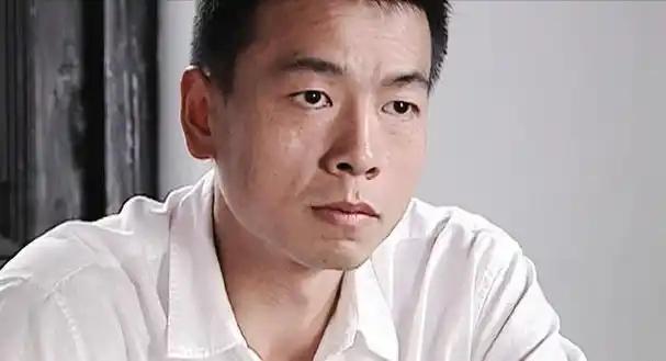 1992年，20岁的王挺从中国人民公安大学毕业，被分配到海口市公安局新华分局，当