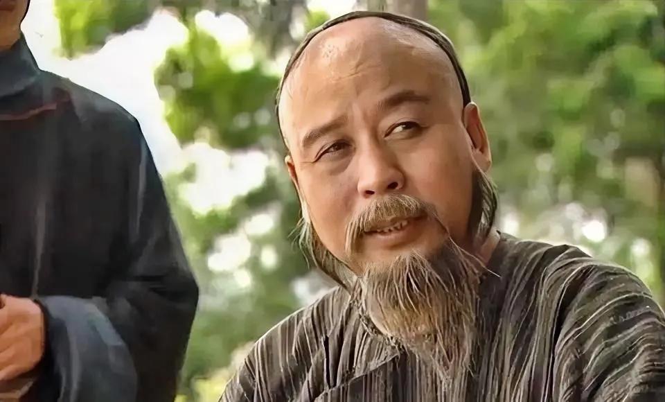 吴三桂手底下有个能人叫刘玄初，刘玄初告诉吴三桂，你不要追杀永历，这叫养寇自重，吴