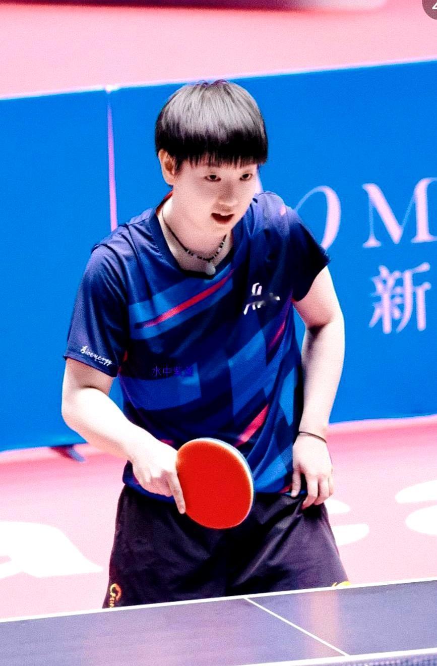 11比4，莎莎把生日写上了记分牌。
 

全运会女单首轮，她第一局就把闺蜜刘炜珊