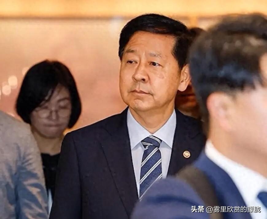 韩副总理机场折返，美韩同盟出现裂痕？

这事儿特别有意思。

韩国副总理兼财长具