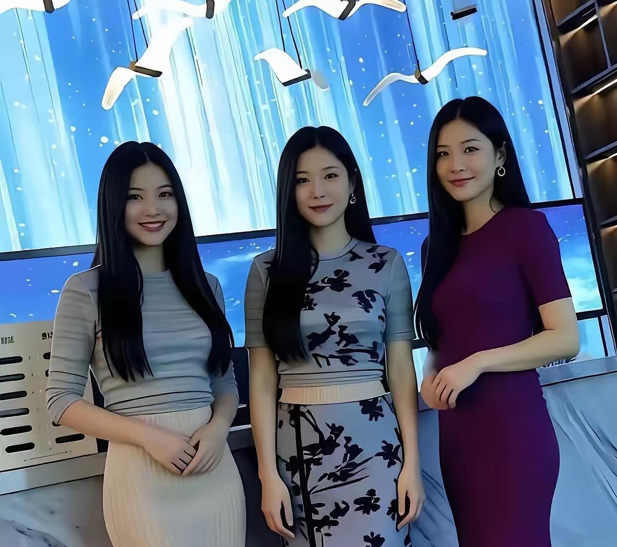 三位美女同框亮相，各有各的韵味，谁在你心中最美？
 
每个人气质风格各不相同，有