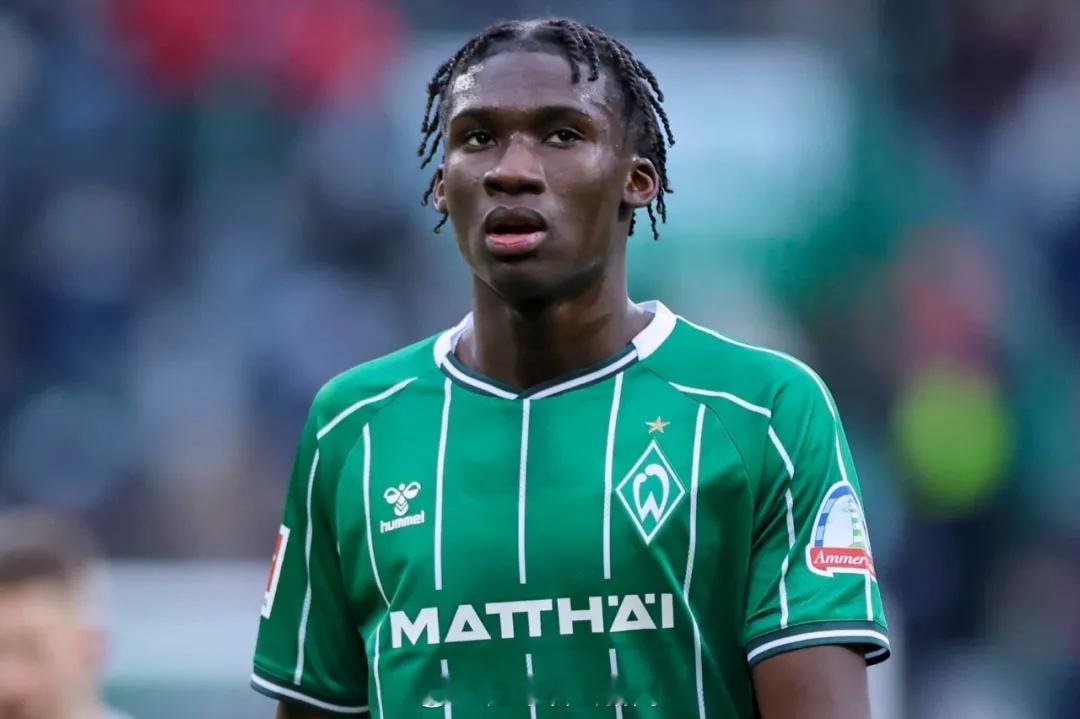 德国天空体育消息，切尔西已经加入了18岁中卫卡里姆-库利巴利的争夺，蓝军对这名新