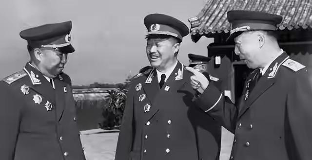 建国后贺龙直闯彭德怀办公室，一句“彭总，我要向你讨要一个人”，太有老一辈革命家的