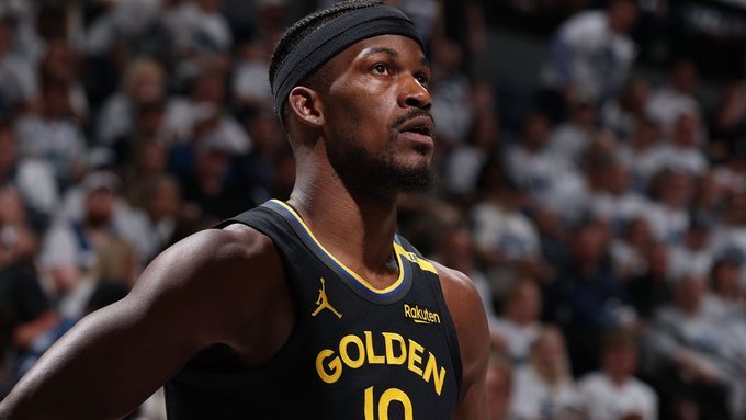 科尔表示，巴特勒背靠背可能无法全部出战。目前正在训练场上进行热身且背部略有紧张感