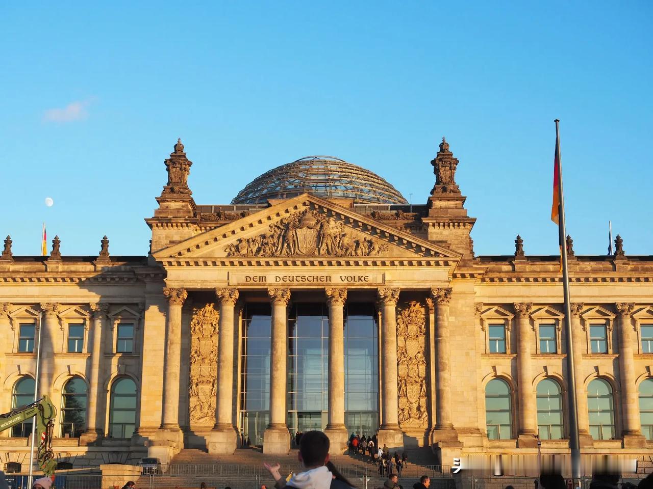 德国政府要砸165亿人民币拆华为设备，这笔账怎么算都亏。纳税人掏钱不说，还得等到