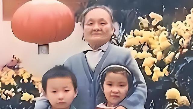 1966年，一对干部夫妻被带走，临走前把6个孩子托付给47岁的保姆高玉清，10年