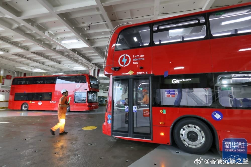 22台國產雙層電動巴士進口英國，叫小黃人情何以堪？🤔我也支持香港警察香港香港国