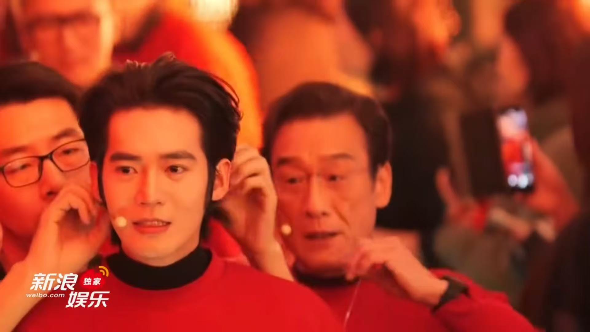 镖人剧组神图有了 看到这些侧拍，更能感受到剧组的用心。演员们即便在镜头外，也保持