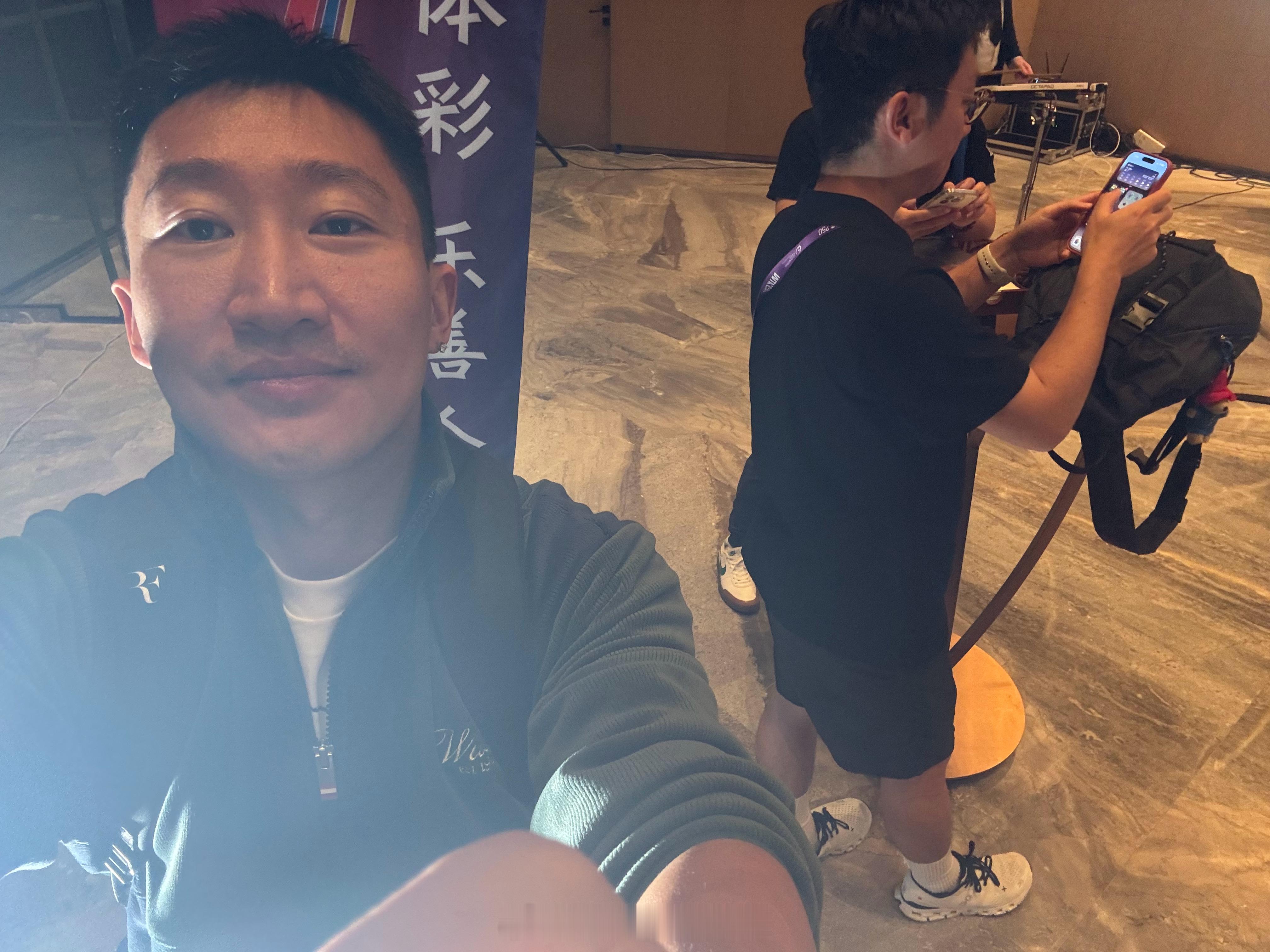 又穿着棉服来到了大广州[笑cry][笑cry][笑cry]被杨老师说我脑子有病 