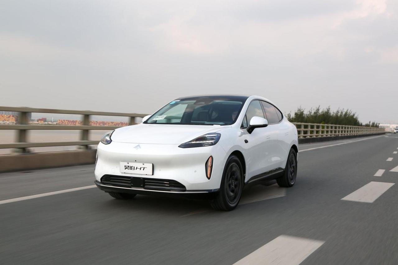 纯电引领未来，昊铂HT超强智驾辅助系统来袭
在汽车行业飞速发展的今天，新能源汽车