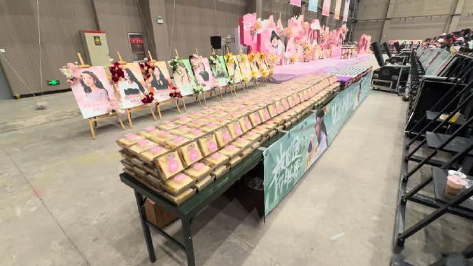 这次换陈瑶宠七仔陈瑶新剧逆应援七仔奔赴线下赴一场片场之约，陈瑶以逆应援交出温柔答