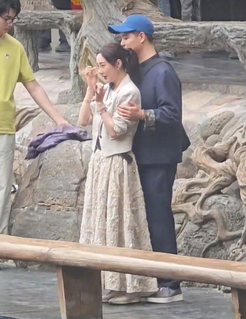 马頔抱李纯鬼鬼祟祟 马頔，特粘糊一北京孩子哈哈哈哈哈哈哈哈哈哈哈哈 