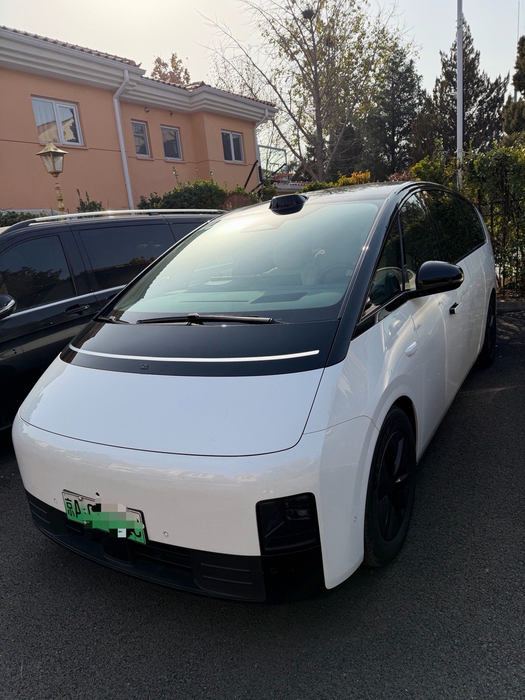 1年8个月，行驶里程16000公里。刚回了趟店里，目前的电池里程：0公里。 