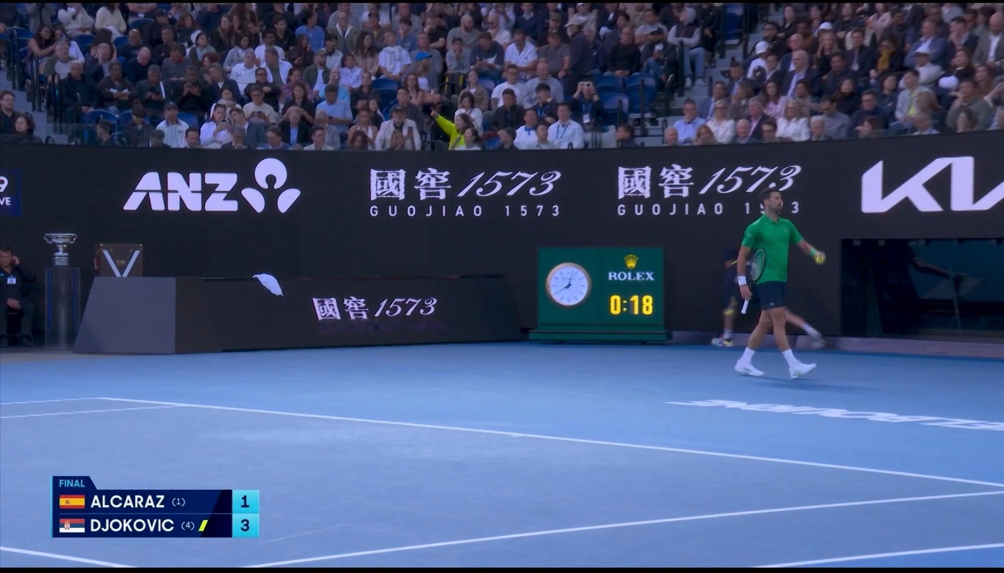 非常专注，非常犀利，再说一次，他就是这片场地的神阿尔卡拉斯vs德约科维奇