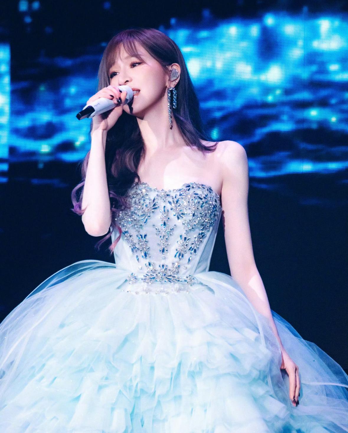 王心凌 吴克群王心凌吴克群同回家，20年挚友终成眷侣？2005年《NaNaNa》