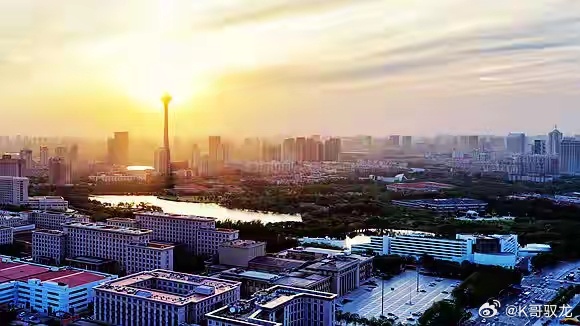 观点网讯：韩国财政部长李炯日表示，全球半导体市场的强劲增长势头至少可延续至202