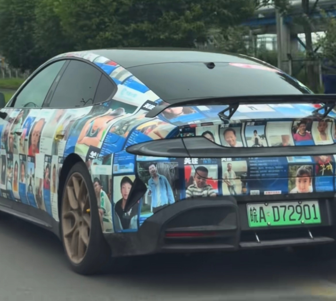 这量“伪装车”应该很好猜了，一看就是su7 ultra。有网友在安徽道路上拍到的