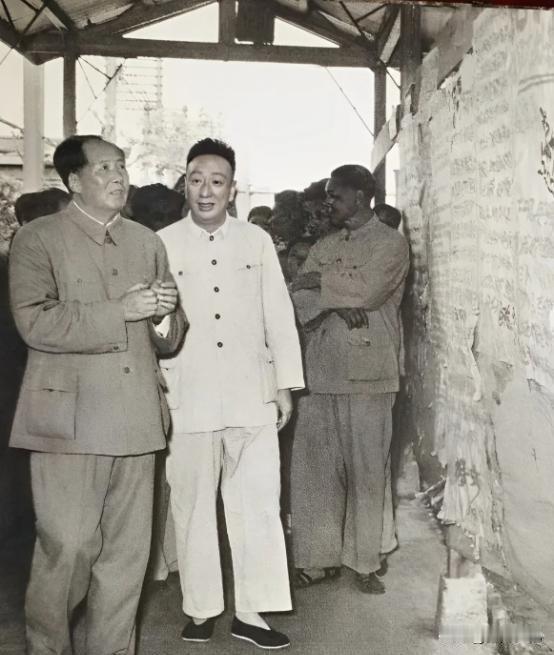 1959年在上海期间，毛主席与女教授闲聊细问“你觉得柯庆施怎么样”，一句提问折射