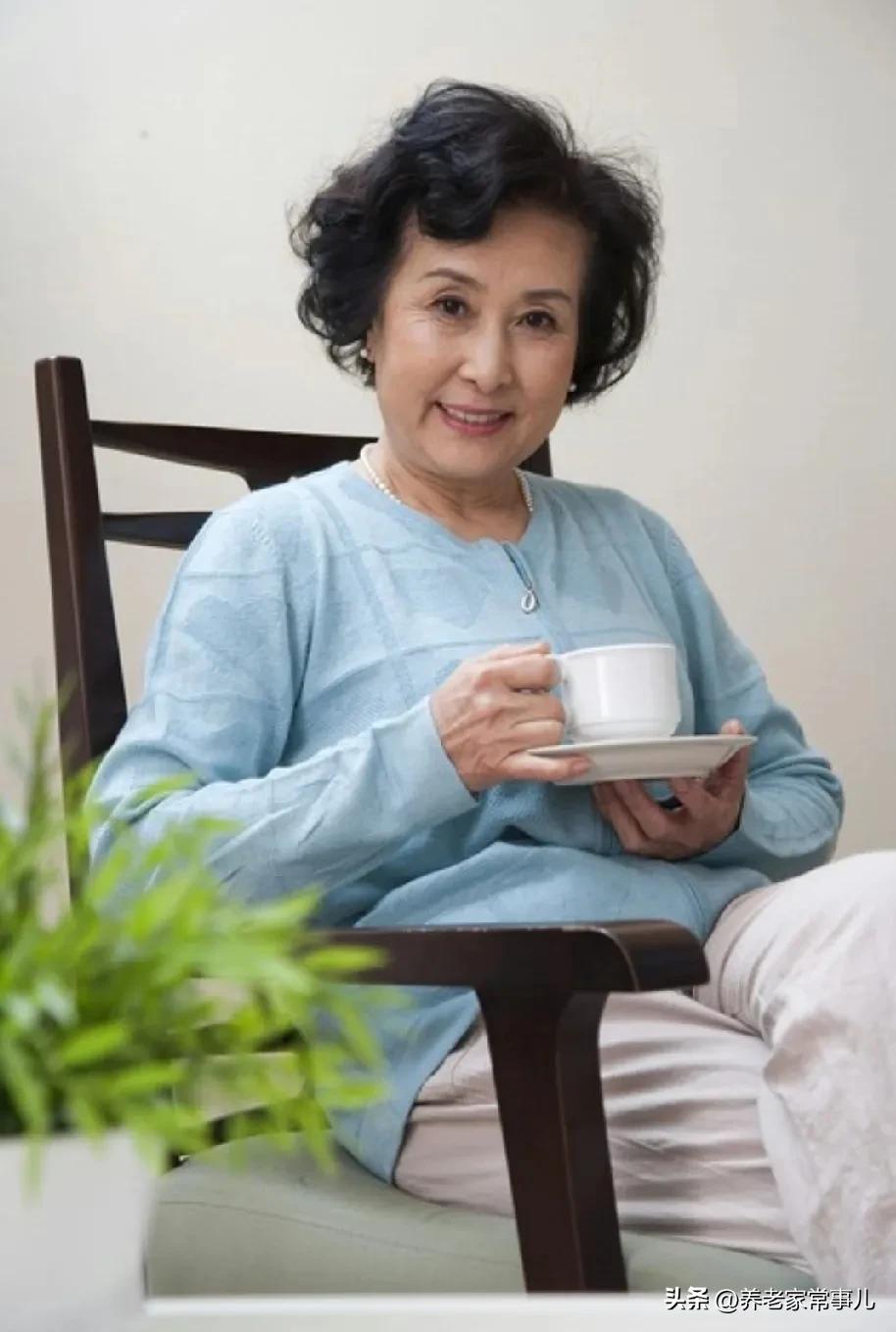 今天感冒还是没好利索，浑身都不舒服。
人老了，身体一难受，心情也容易跟着差。
不