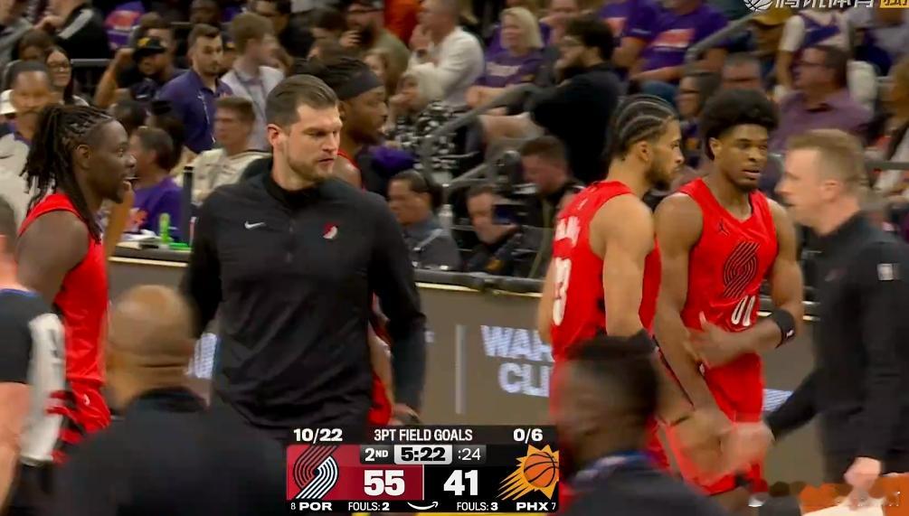 能防，能投，能抢，开拓者目前三分已经22中10了，而太阳只有6中0的三分！NBA