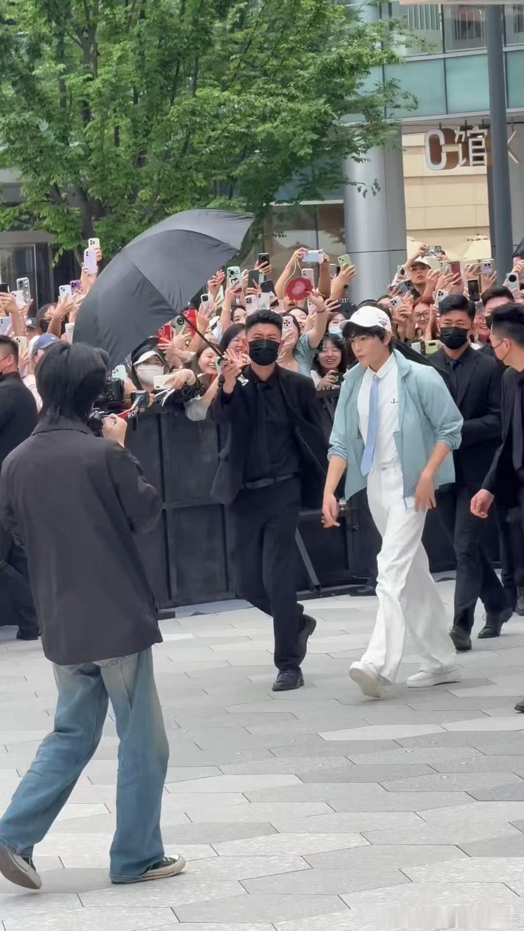 丁禹兮成都活动状态丁禹兮成都活动造型 ​​​活动 ​​​