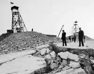 1998年矿难：6人被埋27天，5户拿3万赔款签字，只有一个父亲死磕出奇迹
 